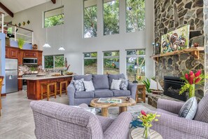 Älytelevisio, takka, DVD-soitin, pöytätennispöytä