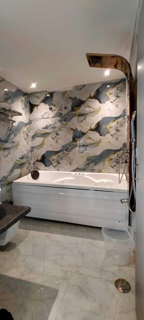 Suite | Bathroom