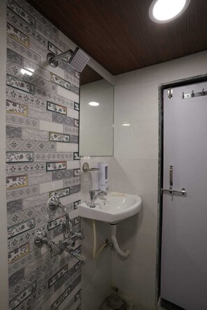 Deluxe Room | Bathroom
