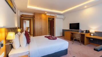 Forsetasvíta - útsýni yfir dal | Öryggishólf í herbergi, skrifborð, hljóðeinangrun, straujárn/strauborð