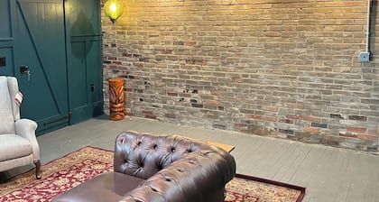 Cozy apartment in quiet, downtown neighborhood in Petersburg