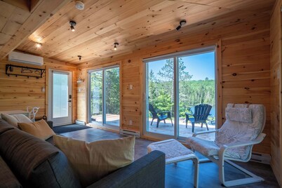 Pool, Spa, Private Lake & EV | Chalet Hello