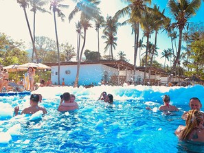 2 outdoor pools