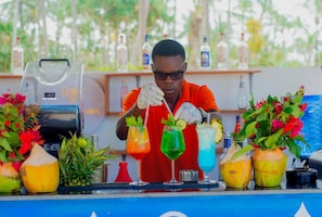Bar en bord de piscine