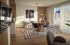 Interior - "SONNENGRÜN" - Premium Apartments Seekirchen, 3-room apartment with balcony (Seekirchen am Wallersee)