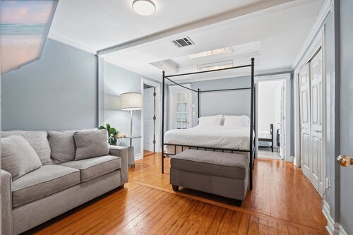 Spacious Lafayette House-6 BR with Free Parking