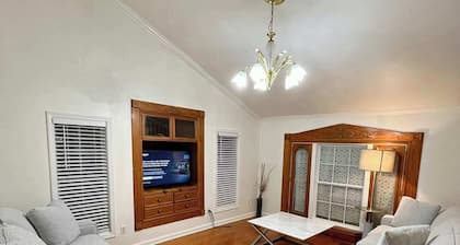 Spacious Lafayette House-6 BR with Free Parking