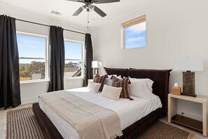 5 chambres, bureau, fer et planche à repasser, lit parapluie