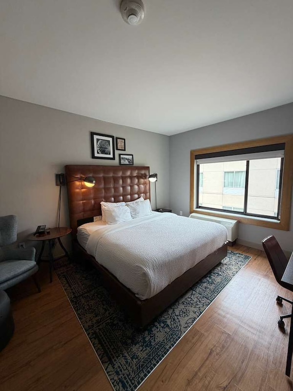 Surface Boutique Hotel, Will Rogers Airport, Fairgrounds, Restaurant & Bar - Bethany, OK