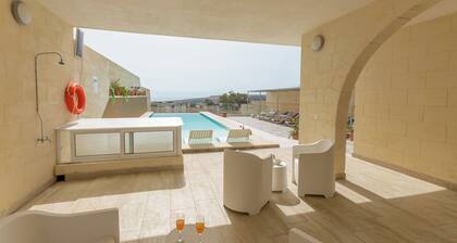 Battista Guesthouse with Pool-room 3