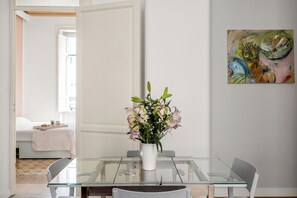 Comfort-Apartment, Balkon, Stadtblick | Wohnbereich