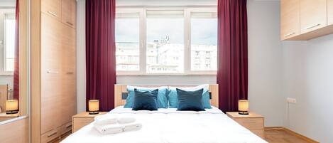 2 bedrooms, iron/ironing board, WiFi, bed sheets