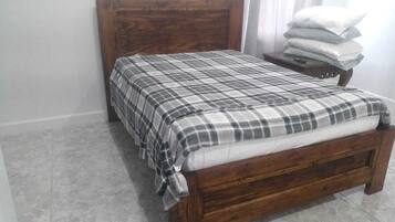 1 dormitorio, tabla de planchar con plancha, wifi gratis y ropa de cama