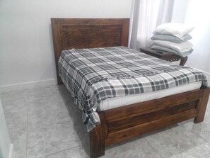 1 chambre, fer et planche à repasser, Wi-Fi gratuit, draps fournis