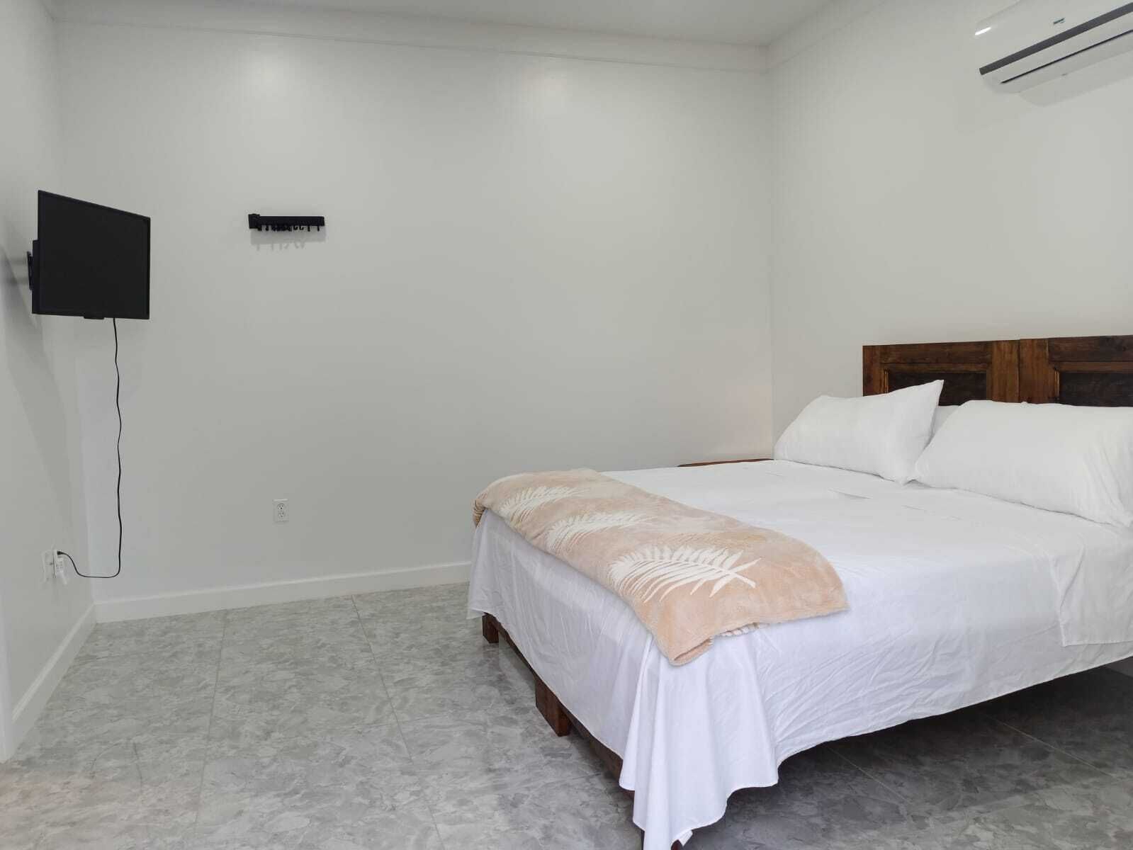 1 室のベッドルーム、アイロン / アイロン台、WiFi (無料)、ベッドシーツ