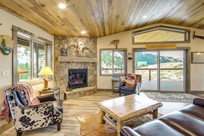 House (2 Bedrooms) | Interior - < 1 Mi to Chico Hot Springs: Mtn-view Hideaway! (Pray)