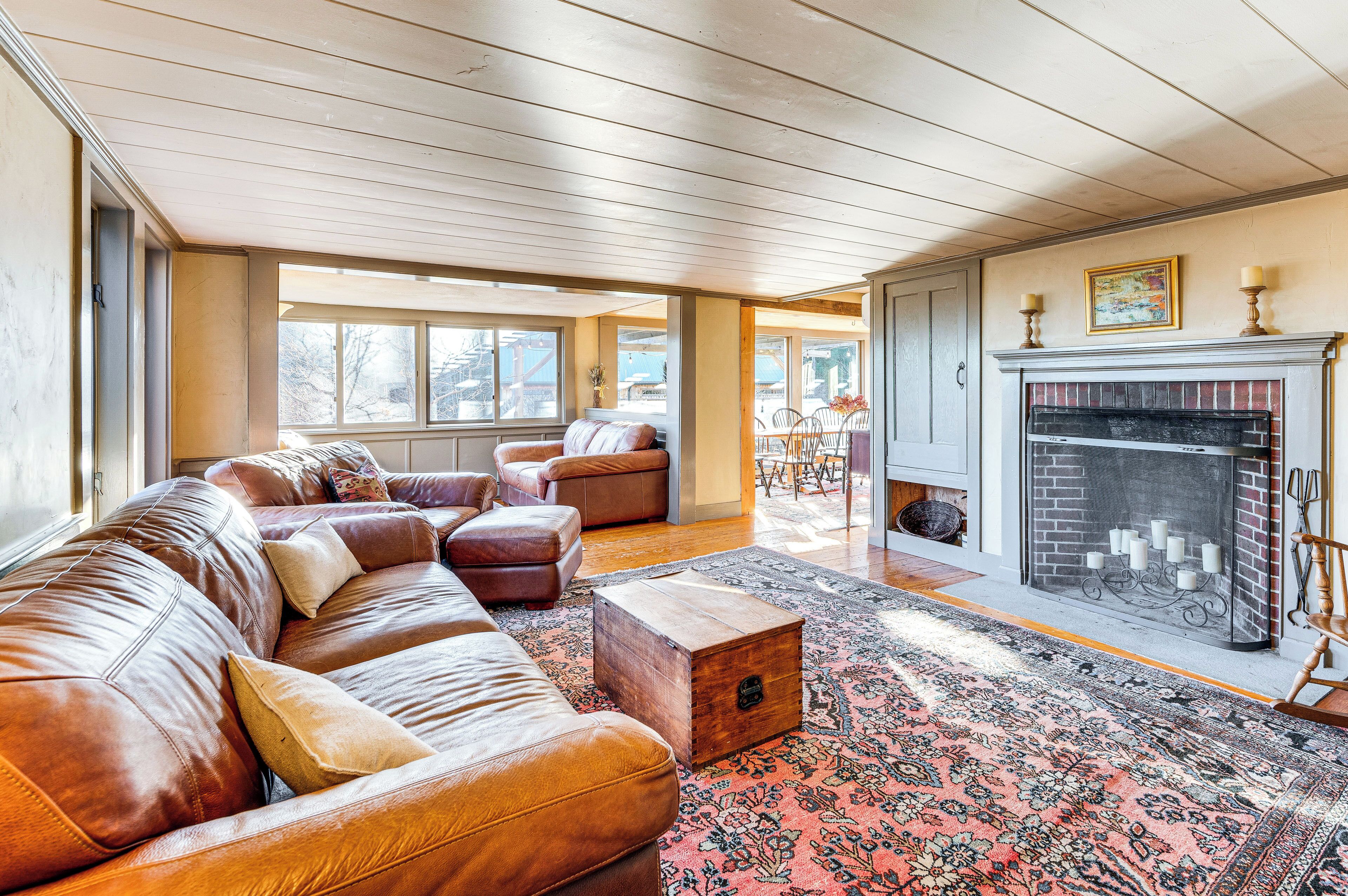 House (5 Bedrooms) | Interior