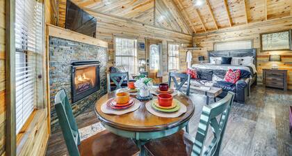 Hot Tub & Fire Pit: Cozy Cabin in Broken Bow!
