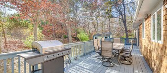 6 Mi to Beach: Home w/ Deck in Brewster!