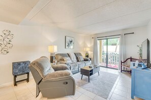 Interior - Waterfront Community w/ Perks: Mary Esther Condo (Mary Esther)