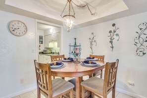 Interior - Waterfront Community w/ Perks: Mary Esther Condo (Mary Esther)