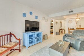 Apartment (2 Bedrooms) | Interior - Waterfront Community w/ Perks: Mary Esther Condo (Mary Esther)