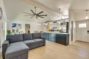 House (3 Bedrooms) | Interior