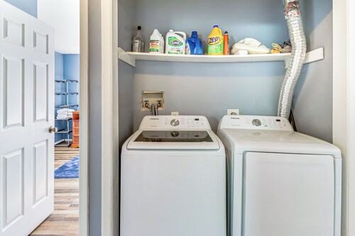 10 Mi to Washington, DC: Modern Riverdale Park Gem