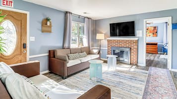 House (3 Bedrooms) | Front of property