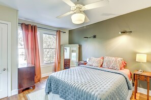 Interior - 4 Mi to Dtwn: Tranquil Retreat in Austin! (Austin)