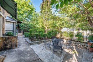 Interior - 4 Mi to Dtwn: Tranquil Retreat in Austin! (Austin)