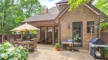 House (6 Bedrooms) | Front of property