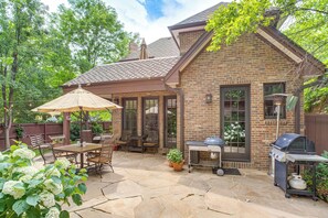 House (6 Bedrooms) | Front of property