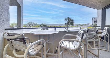 Scenic Balcony & Beach Access: Hudson Condo