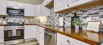 2 Mi to Dtwn Cincinnati: Home w/ Fenced Yard!
