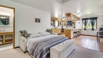 Apartment (0 Bedroom) | Interior