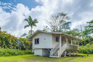 Apartment (0 Bedroom) | Interior - 4 Mi to Beach: Keaau Retreat w/ Relaxing Porch! (Keaau)