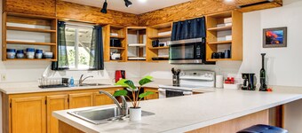 ~ 4 ไมล์ถึงชายหาด: ที่พักผ่อนเคอาอูพร้อมระเบียงผ่อนคลาย!