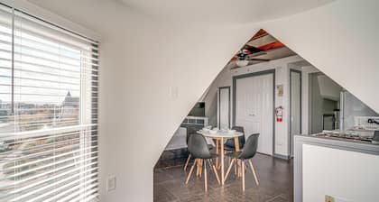 Steps to Beach: Couple's Retreat in Ocean City!