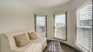 Apartment (0 Bedroom) | Interior