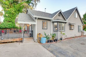 Interior - 12 Mi to Folsom Historic District: Norcal Getaway (Sacramento)