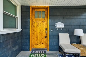 House (2 Bedrooms) | Interior - Newly Renovated Private Cottage Near Niagara River (Tonawanda)