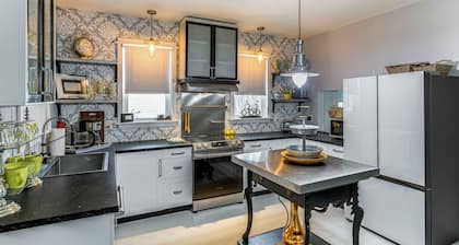 Newly Renovated Private Cottage Near Niagara River