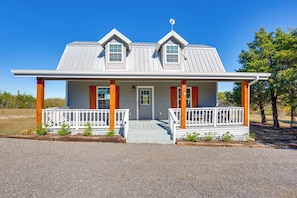 House (1 Bedroom) | Interior - Stocked Fishing Ponds: Texas Getaway w/ Cows! (Bonham)