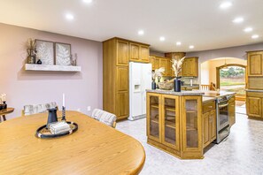 Talo (4 Bedrooms) | Sisätilat