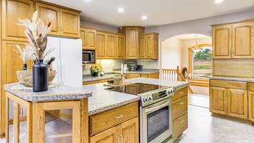 House (4 Bedrooms) | Interior