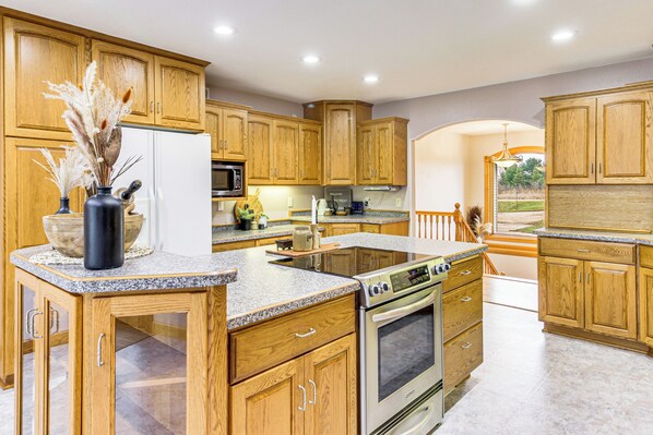House (4 Bedrooms) | Interior