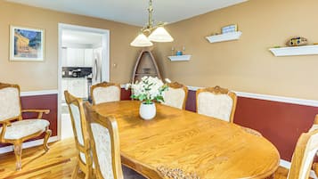 House (3 Bedrooms) | Interior