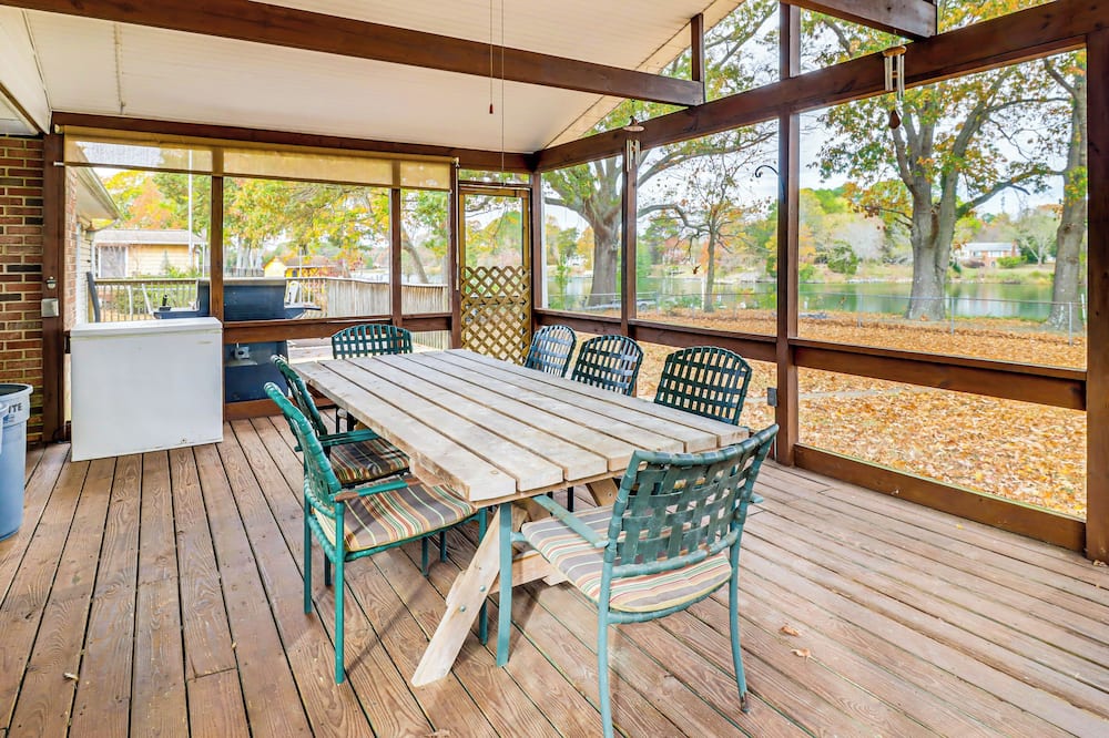 Screened Patio, Deck & Grill: Saint Inigoes Home! - Piney Point, MD