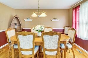 House (3 Bedrooms) | Interior